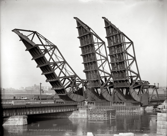 Photo showing: Boston Bridge Triptych -- Tower bridges, Fort Point Channel, 1904. Spans for Northern Avenue, Congress Street and Summer Street.