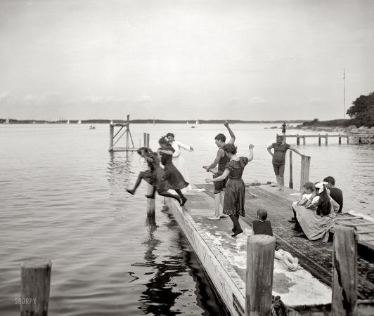 Photo showing: Take a Flying Leap -- Shelter Island, New York, circa 1904. A race. Manhanset House.