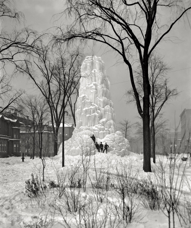 Photo showing: Cold, Cold Art -- Detroit, Michigan, circa 1904. Fountain of ice, Washington Boulevard.