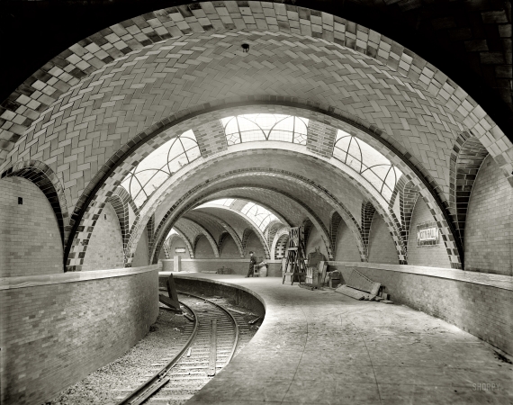 Photo showing: City Hall Subway Station -- New York circa 1904.
