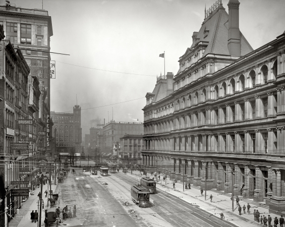 Photo showing: Sooty Cincy -- Government Square, Cincinnati, Ohio, circa 1905.