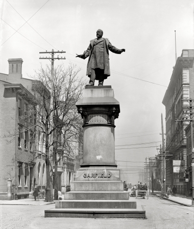 Photo showing: James Garfield Statue -- Cincinnati, Ohio, circa 1906. Garfield statue. Our 20th president, cut down by an assassin's bullet and put up on a pedestal.