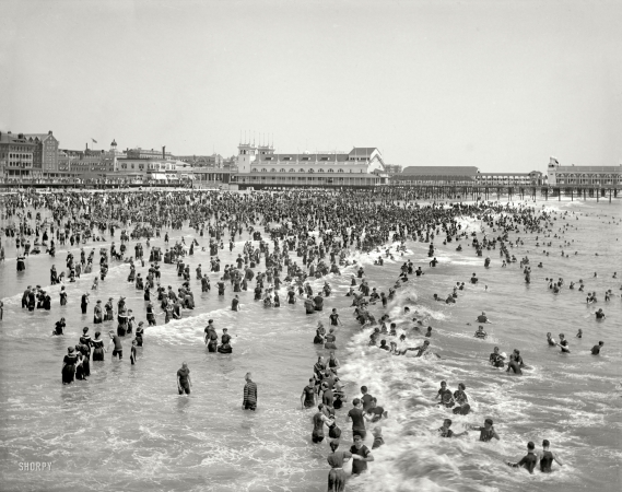 Photo showing: Bathers Galore -- Atlantic City circa 1904. Steeplechase Pier and bathers.