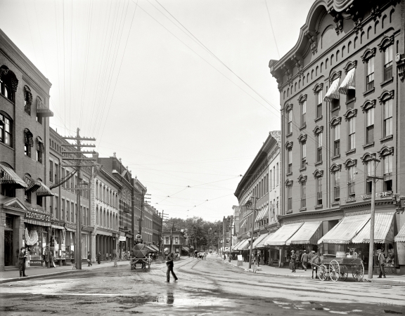 Photo showing: Rutland -- Merchants' Row, Rutland, Vermont circa 1904.