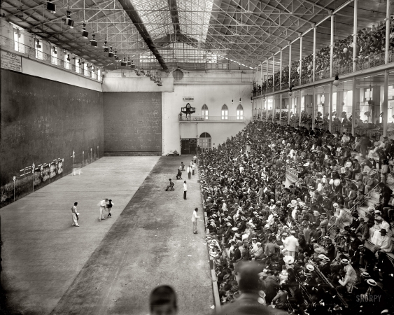 Photo showing: Havana Jai Alai -- Havana, Cuba, circa 1904. Jai alai hall. Parimutuel pelotas in a smoke-filled fronton.