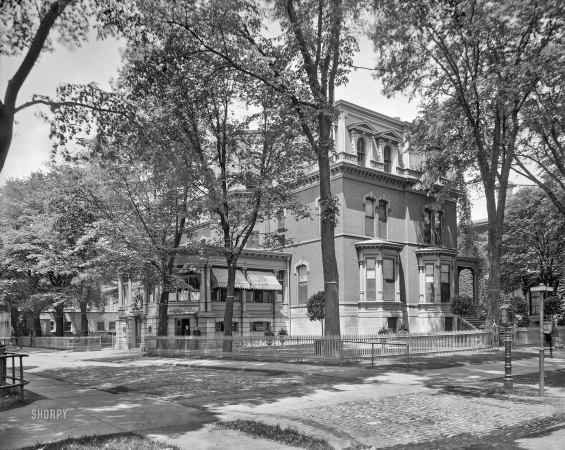 Photo showing: Buffalo Club -- Buffalo, New York, circa 1905. Buffalo Club -- Trinity Place and Delaware Avenue.