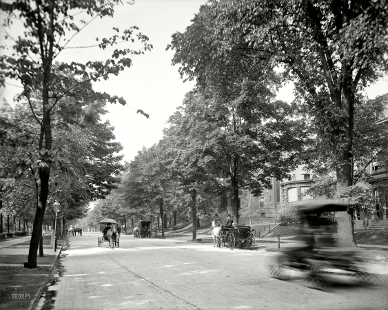 Photo showing: Speed Demon -- Buffalo, New York, circa 1904. Delaware Avenue.