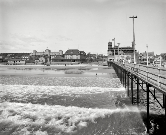 Photo showing: Old Orchard Beach: 1904 -- Old Orchard, Maine, from pier. 