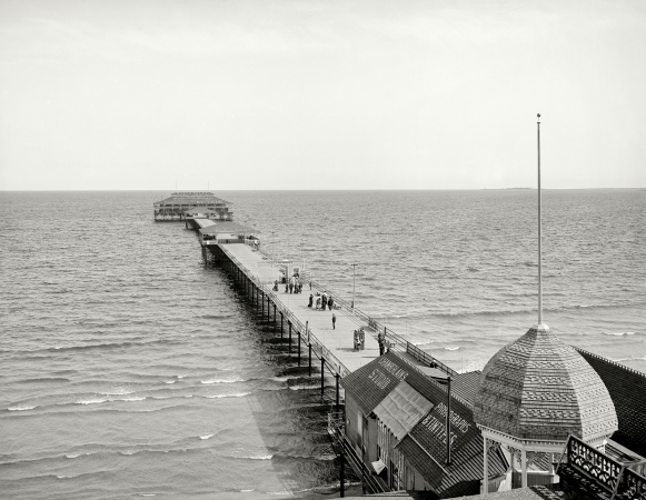 Photo showing: Ocean Pier -- Old Orchard, Maine, circa 1904.