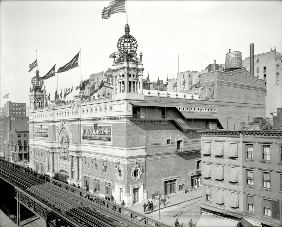 Photo showing: The Hippodrome -- New York City, April 1905. At 5,200 seats, then the world's largest theater.