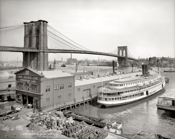 Photo showing: Brooklyn Bridge Mooring -- New York circa 1905.