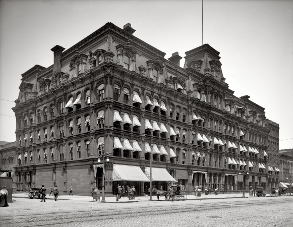 Photo showing: Awning Row -- Circa 1905. City Hall, Cleveland, Ohio.