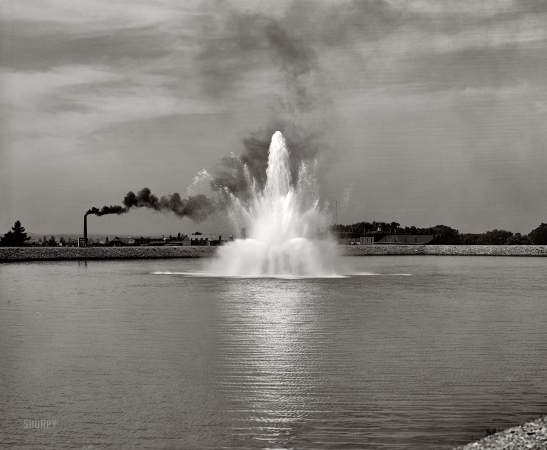 Photo showing: Rochester Fountain -- Fountain in reservoir, Highland Park. Rochester, New York, circa 1905.
