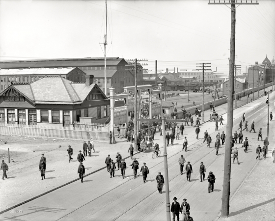 Photo showing: Noon Whistle -- Newport News, Virginia, circa 1905. Noon hour at the shipyard. 