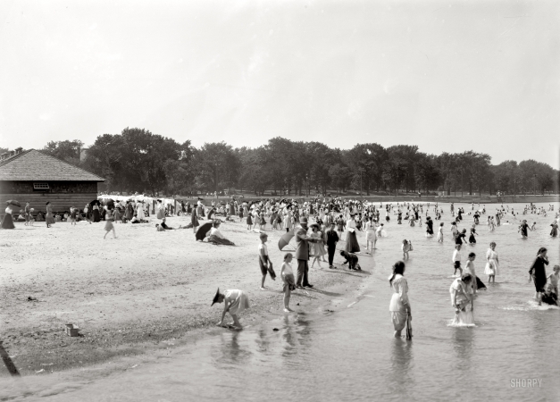 Photo showing: Chicago Bathing -- Children's bathing beach, Lincoln Park, circa 1905.