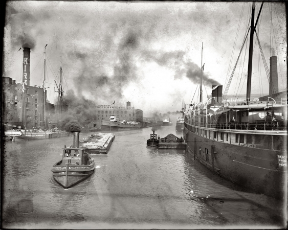 Photo showing: Smoke on the Water: 1905 -- Chicago River east from Rush Street Bridge.