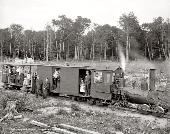 Photo showing: The Little Engine -- Harbor Springs, Michigan, circa 1906. Excursion logging train.