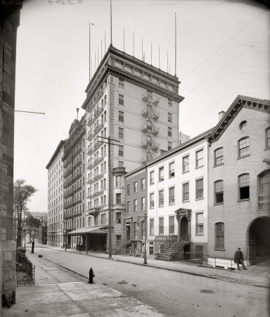 Photo showing: Brooklyn Heights -- Hotel St. George, Clark Street, circa 1905. 