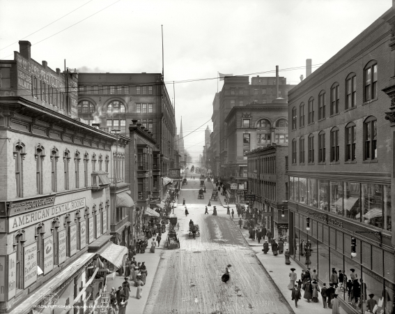 Photo showing: Petticoat Lane -- Kansas City, Missouri, circa 1906.