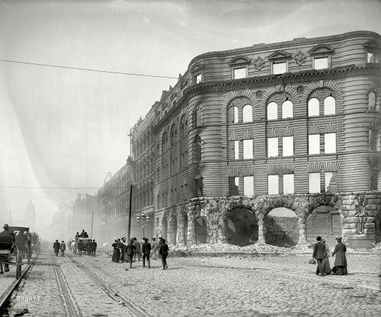 Photo showing: Earthquake Remains -- Looking up Market St. from near Ferry. San Francisco in the aftermath of the earthquake and fire of April 18, 1906.