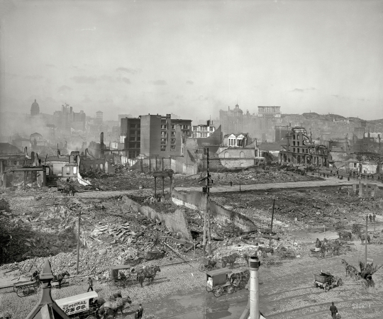 Photo showing: City in Ruins -- Post-earthquake San Francisco, April 1906. Nob Hill from roof of Ferry Post Office.