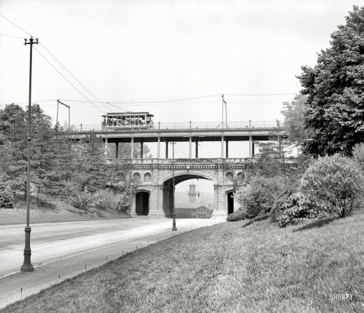 Photo showing: Eden Park -- Cincinnati, Ohio, circa 1906. Main entrance to Eden Park.
