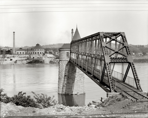 Photo showing: Cincy Waterworks -- Cincinnati, Ohio, circa 1906. New pumping plant on Ohio River.