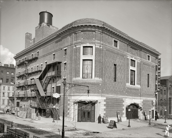 Photo showing: New Montauk Theater -- Brooklyn, New York, at Livingston Street and Hanover Place, October 1905.