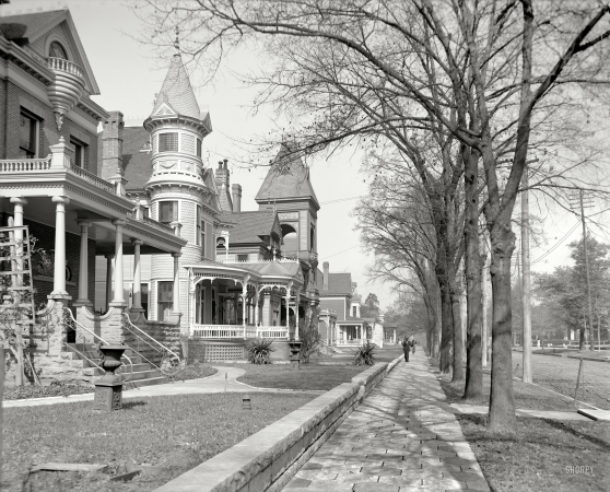 Photo showing: The Gingerbread Age -- Perry Avenue, Montgomery, Alabama, circa 1906.