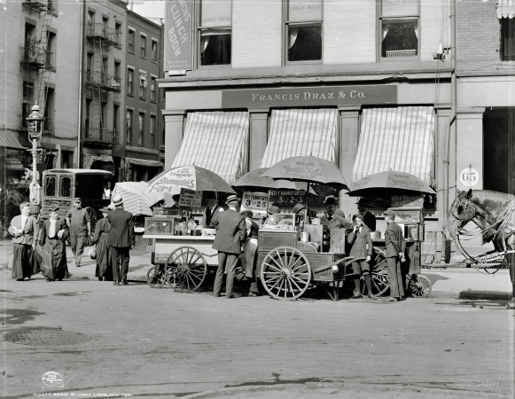 Photo showing: New York Lunch Carts -- Broad Street, circa 1906.