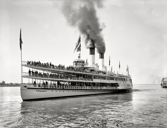 Photo showing: Tashmoo Under Way -- The popular excursion sidewheeler on the Detroit River, circa 1901.
