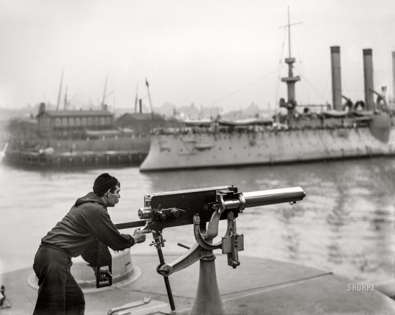Photo showing: Water Pistol -- New York circa 1898. Machine gun at Brooklyn Navy Yard.