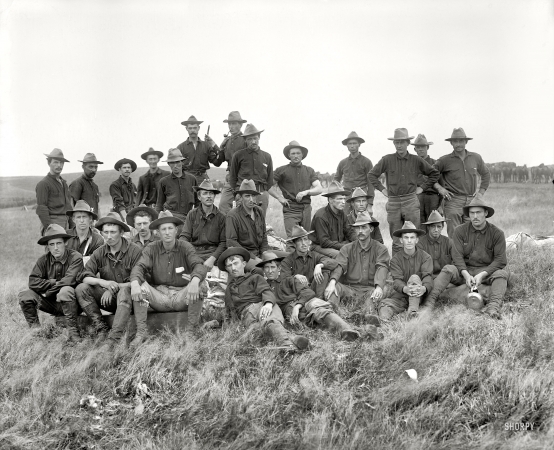 Photo showing: Back from Cuba -- Long Island, New York, circa 1899. Boys of the 71st N.Y. at Montauk Point after return from Cuba.
