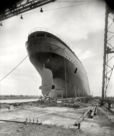 Photo showing: Leviathan -- Ecorse, Michigan, 1905. S.S. William G. Mather, stern view before launch.