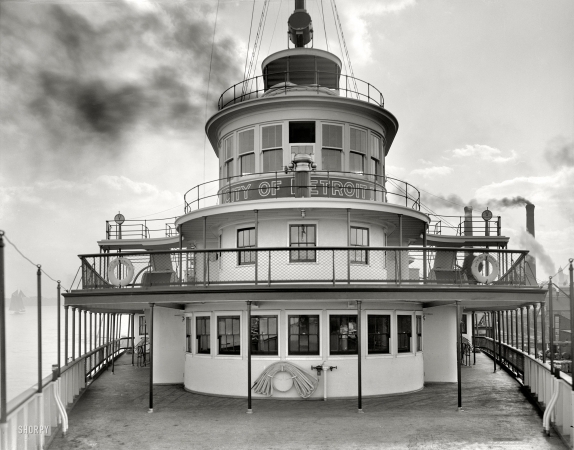 Photo showing: Steamer Pilot House -- Circa 1912. Steamer City of Detroit III, pilot house and bridge.