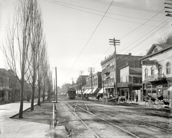 Photo showing: Hot Springs: 1900 -- Central Avenue, Hot Springs, Arkansas. Hot water available streetside.