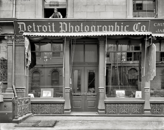 Photo showing: DPC: 1904 -- New York City, 218 Fifth Avenue - 26th Street front.