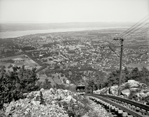 Photo showing: View from the Top -- Dutchess County, New York, circa 1905. Mount Beacon Incline Railway, looking down, Fishkill-on-the-Hudson.