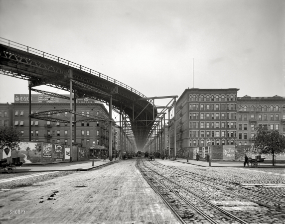 Photo showing: The Elevated: 1905 -- The Elevated, Eighth Avenue and 110th Street, New York City.