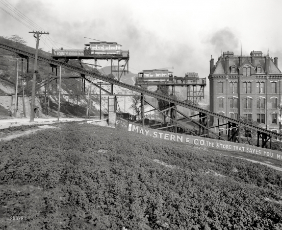 Photo showing: Up the Incline -- Cincinnati, Ohio, circa 1905. Up the hill by trolley. On one of the city's famous incline railways.