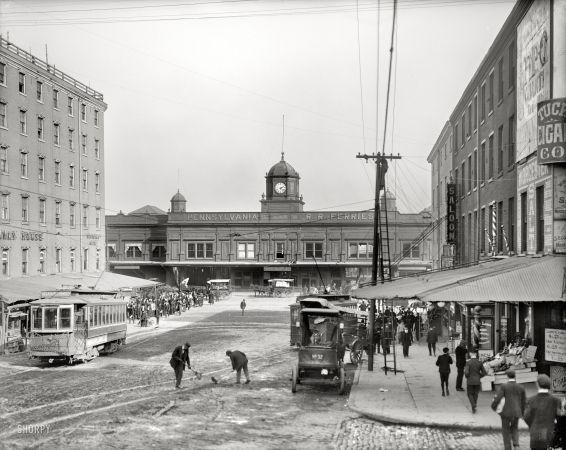 Photo showing: Ferry Terminal -- Philadelphia circa 1905. Pennsylvania Railroad ferry terminal, Market Street.
