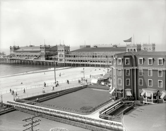 Photo showing: The Million Dollar Pier -- Atlantic City, circa 1905.