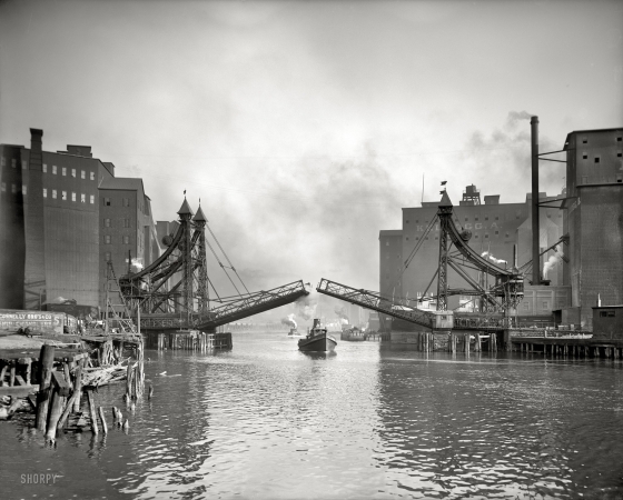Photo showing: Coming Through -- Buffalo, New York, circa 1905. Jack-Knife Bridge, City Ship Canal, foot of Michigan Street.