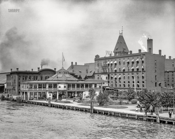 Photo showing: Wayne Pavilion II -- The Detroit River circa 1910. Wayne Hotel and Pavilion.