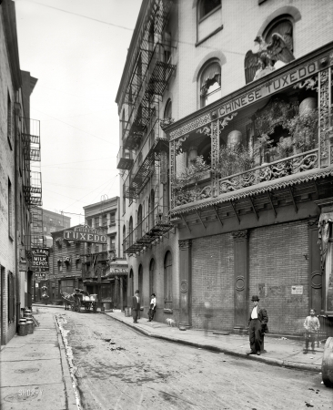 Photo showing: Chinatown, New York -- Doyers Street circa 1901.