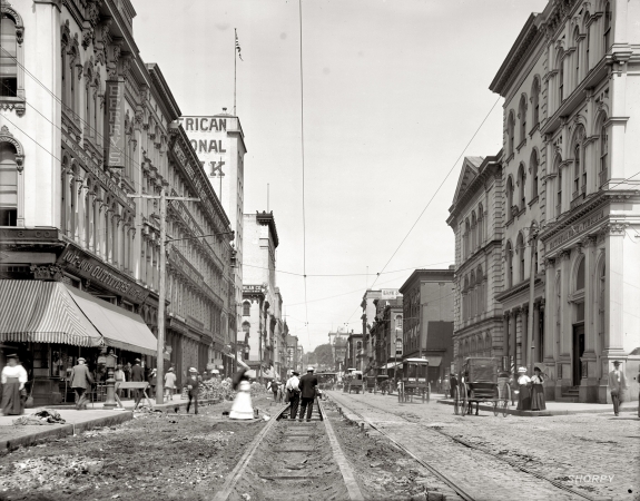 Photo showing: Trolley On the Way -- Richmond, Virginia, circa 1905. Main Street from Eleventh. 