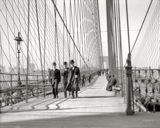 Photo showing: River Crossing -- Circa 1907. Brooklyn Bridge, East River, New York.