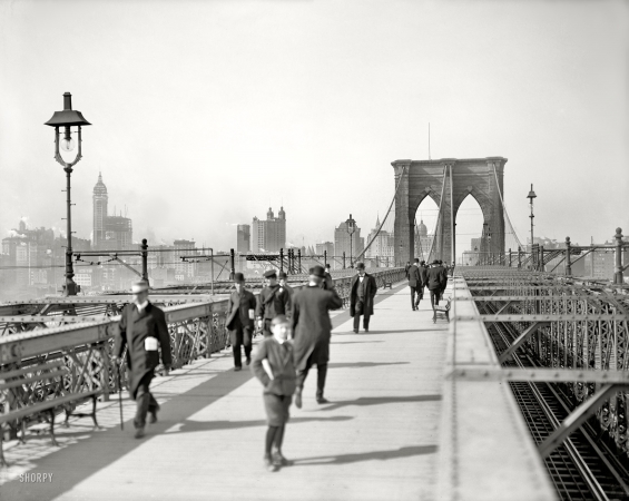 Photo showing: Gotham Rising: 1907 -- Manhattan's 20th-century skyline takes shape, from the Brooklyn Bridge.