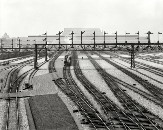 Photo showing: Tracks to Union Station -- Washington, D.C., circa 1908. Switch yards, Union Station.
