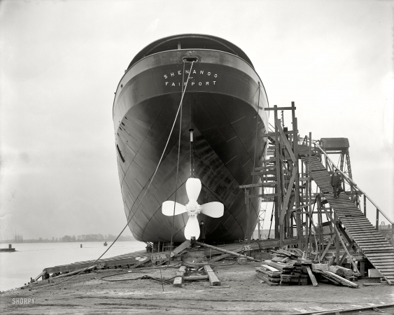 Photo showing: Shenango of Fairport -- Ecorse, Michigan, circa 1909. Freighter Shenango on the ways.